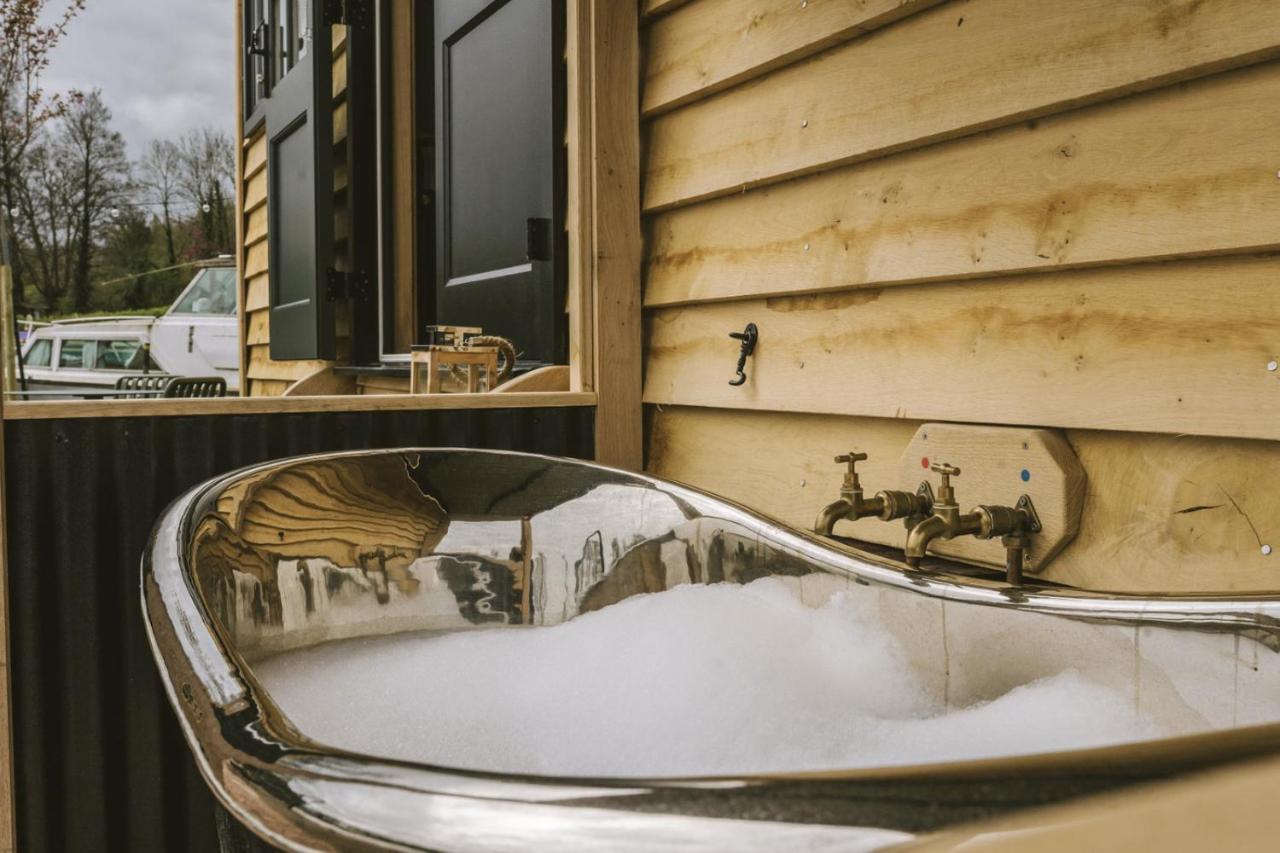 Island Hut - Outdoor Bath Tub, Firepit And Water Equipment Apartment Saltford Exterior foto
